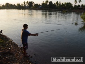 Pescando a orillas del Mekong.