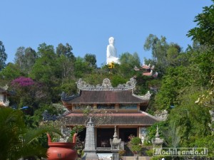 Estatua gigante de buda en Nha Trang.